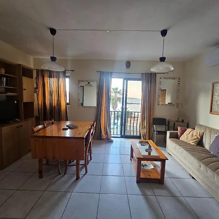 Sea View Apartment *